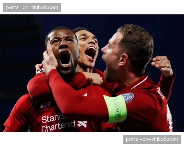 “特写:安菲尔德Kop看台高歌《你永远不会独行》为球队鼓劲” “特写:安菲尔德Kop看台高歌《你永远不会独行》为球队鼓劲”